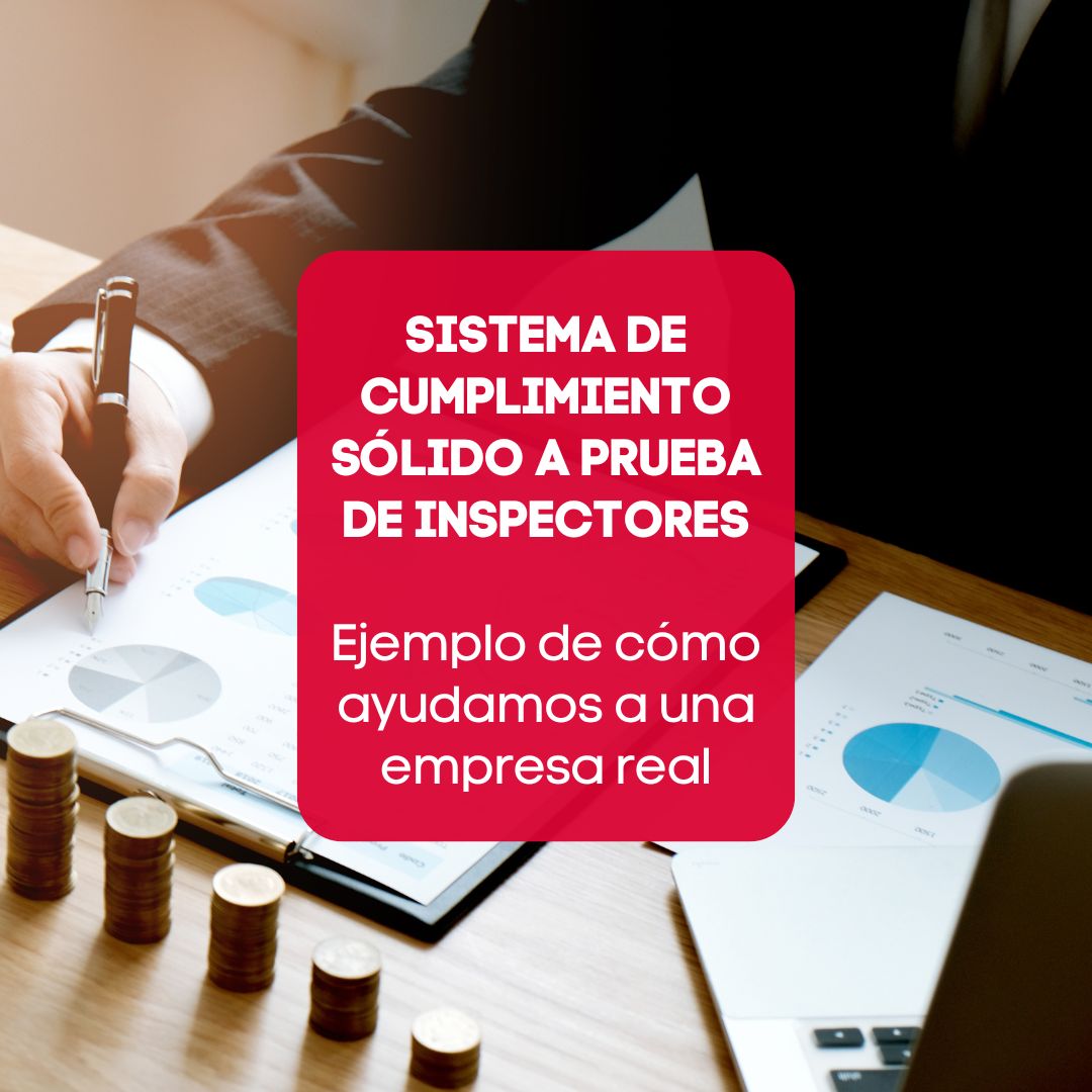 Profesional revisando la documentación de un sistema de cumplimiento empresarial en una oficina moderna